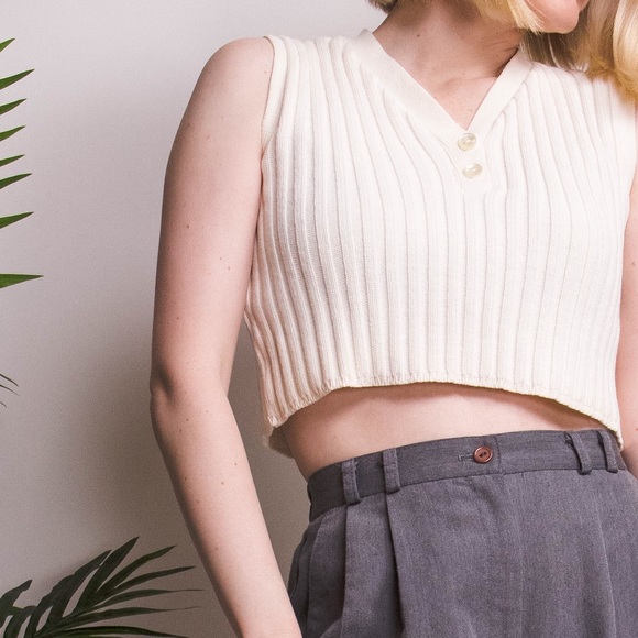 ❌SOLD ❌Vintage cream knit Henley sleeveless crop - Picture 2 of 7